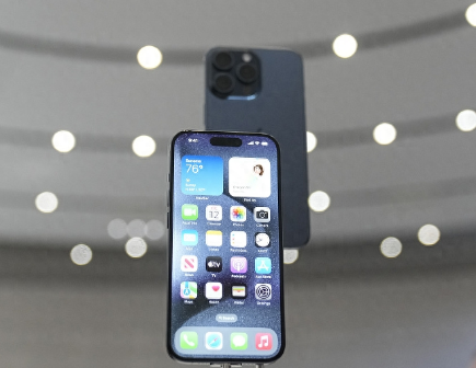 青河Apple维修站分享买iPhone15还是华为Mate60 